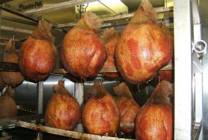 Чем отличается холодное копчение продуктов от горячего Перечень отличий холодного копчения продуктов от горячего